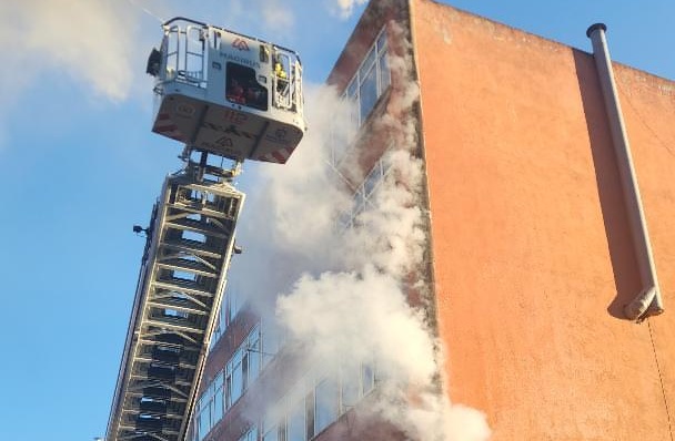 Gölcük Çarşı’da İş Yerinde Yangın!