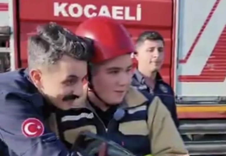 Gebze’de Otizmli Deniz’in İtfaiye Hayali Gerçek Oldu!