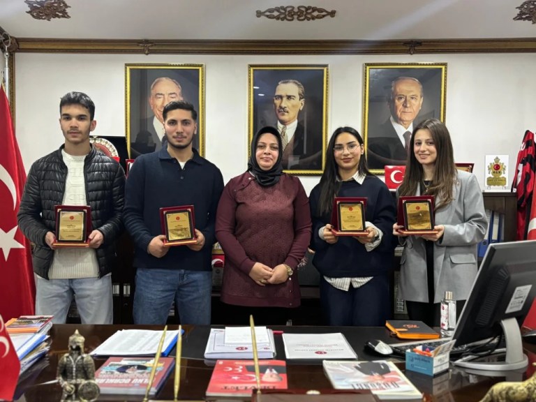 Gençlik bayrağı yeni isme devredildi