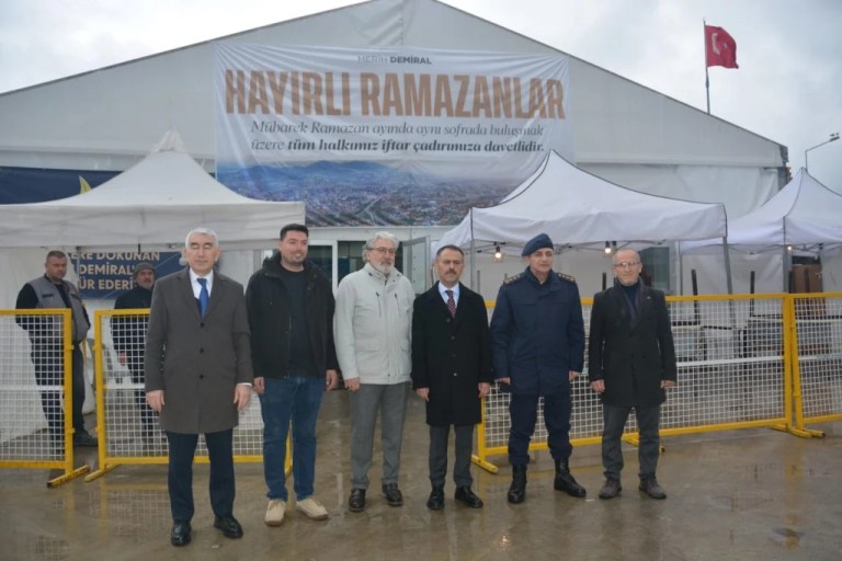 Vali Aktaş’tan Karamürsel’deki Merih Demiral İftar Çadırına Ziyaret