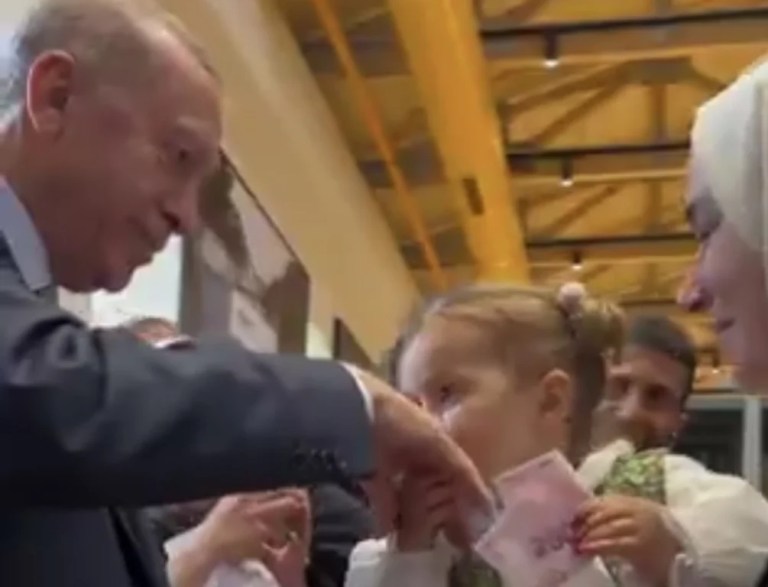Cumhurbaşkanı Erdoğan’dan Bayram Harçlığı Jesti