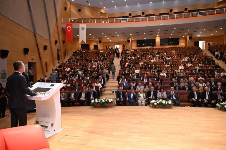 Kocaeli Hukuk Zirvesi Vali Aktaş’ın katılımıyla