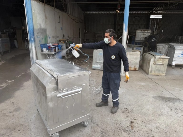 Kartepe’de çöp konteynerleri yenileniyor