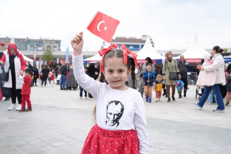 İzmit’te 23 Nisan Coşkusu: Meydan Çocukların Oldu